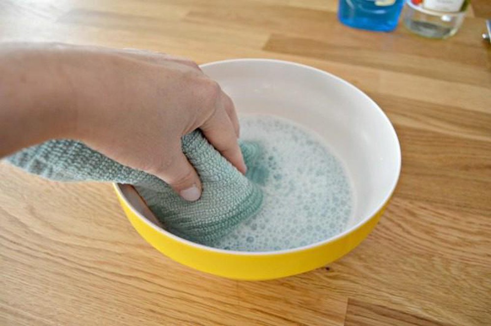 vệ sinh đồ gỗ đúng cách